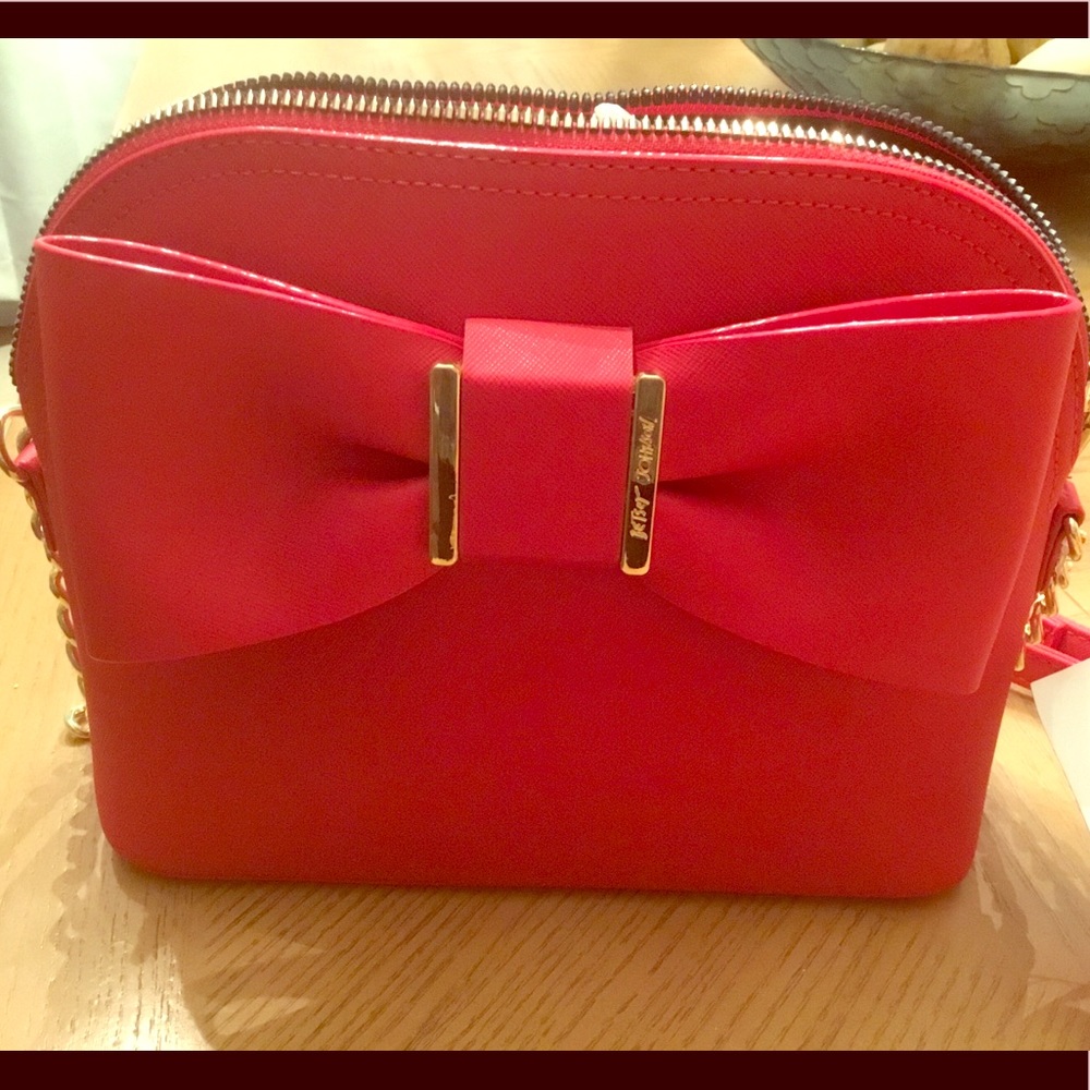🦋Betsy Johnson Red Cross body purse NWT